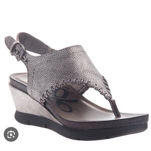Otbt Mediate metallic thong wedge sandals size 9.5